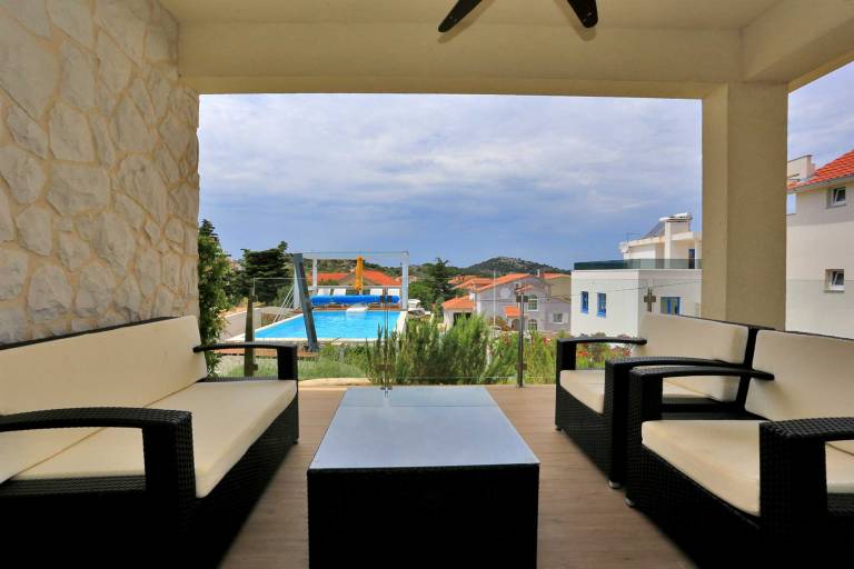 Family-friendly charming villa with patio | Close to the beach | Pets allowed in Sibenik