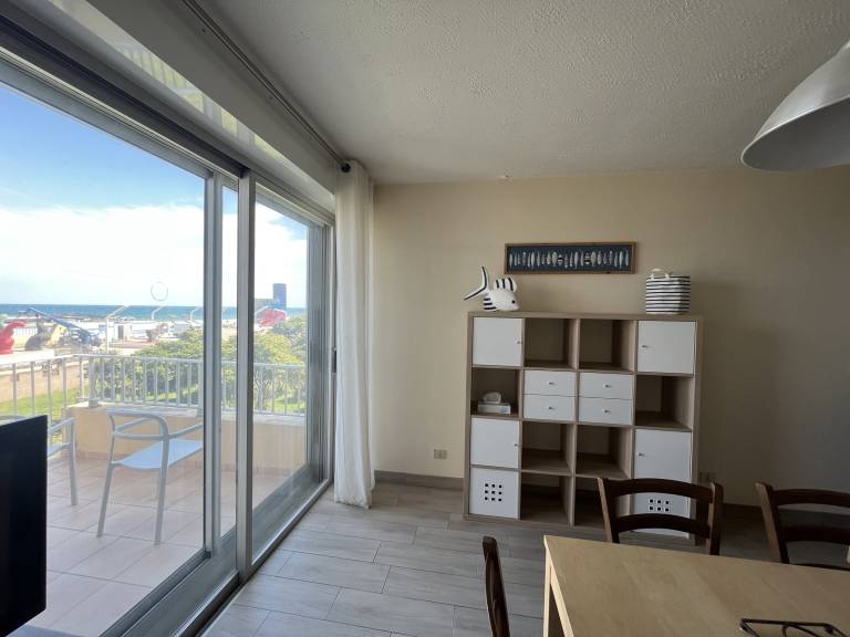 Beachfront Duplex T3, 5P, Terrace, Elevator, Parking, Pet-Friendly. Near Shops & Events. — photo 4