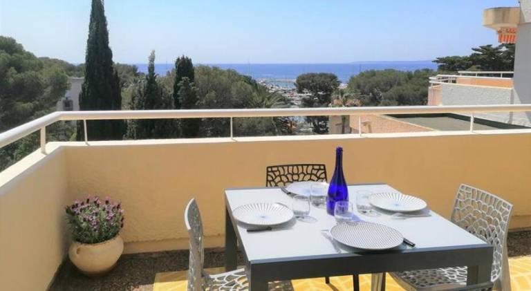 Apartment with terrace in Saint-Raphaël