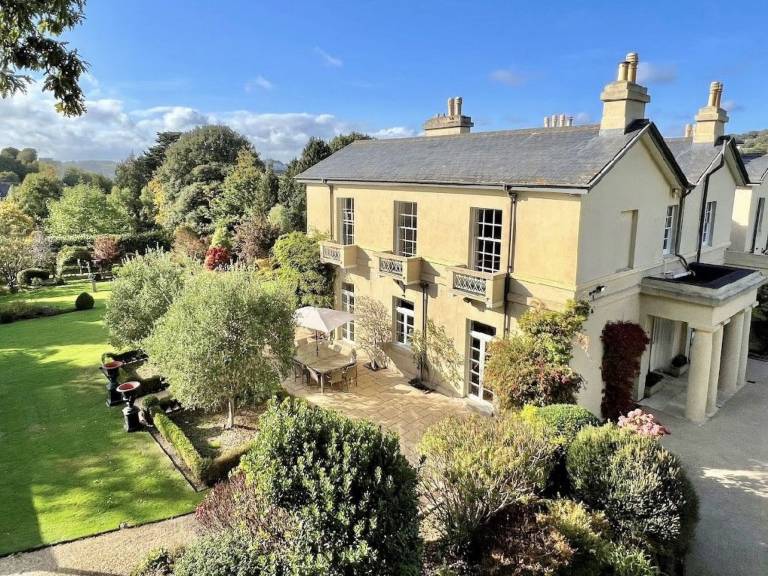 Vacation home with barbeque, patio & yard | Pets allowed in Paignton