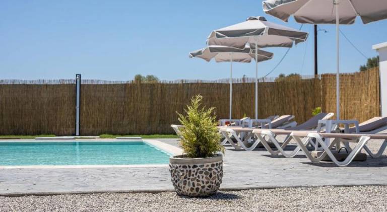 Beautiful villa with yard, private pool & barbeque | Close to the beach | Pets are welcome in Rhodes