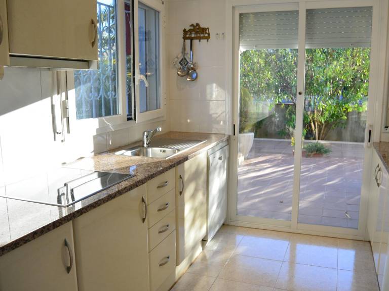 House with private pool & yard | Pets are welcome — photo 5