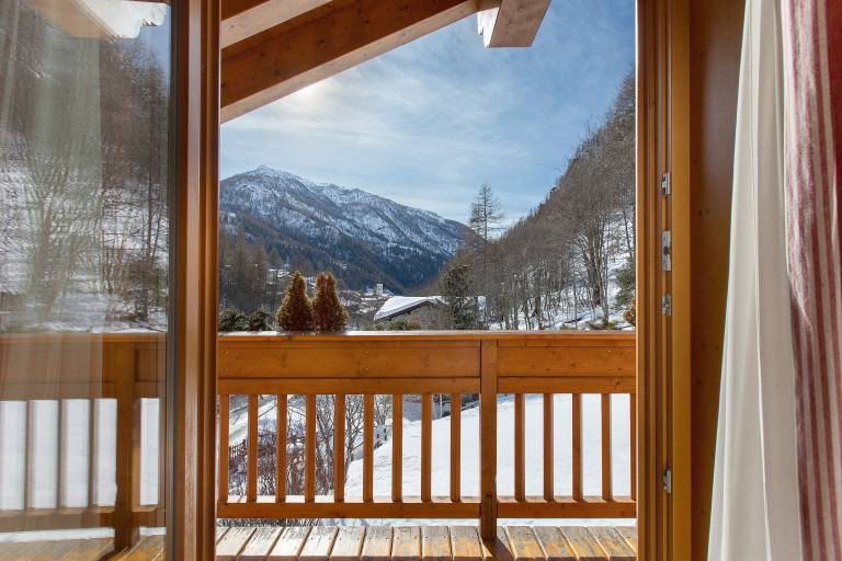 Private room with fast internet & patio | Mountain view | Dogs allowed in Valtournenche