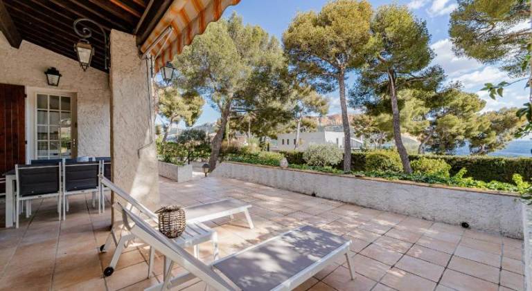 Villa with patio, yard & barbeque | Perfect for remote work — photo 4