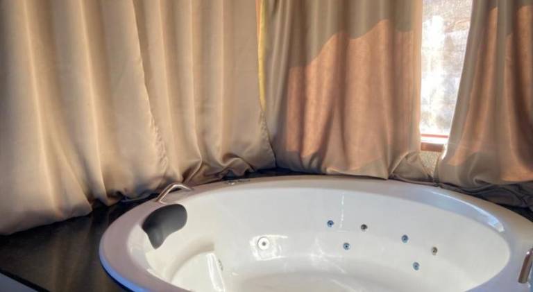 Charming lodge with garden & jacuzzi | Pets are welcome — photo 2