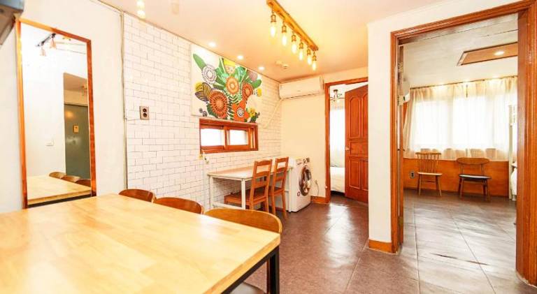 3-Gu&Anne house Hongdae 6room & 4bath House in Seoul
