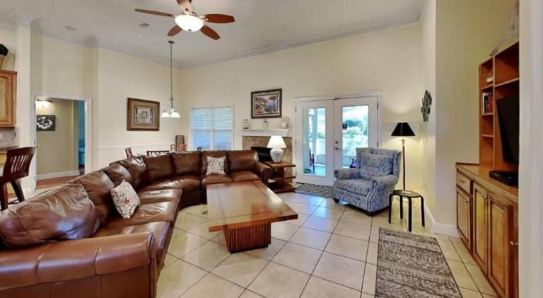 Beach Beauty 4 bed 3 bath home 5 min walk to beach in gated community — photo 4