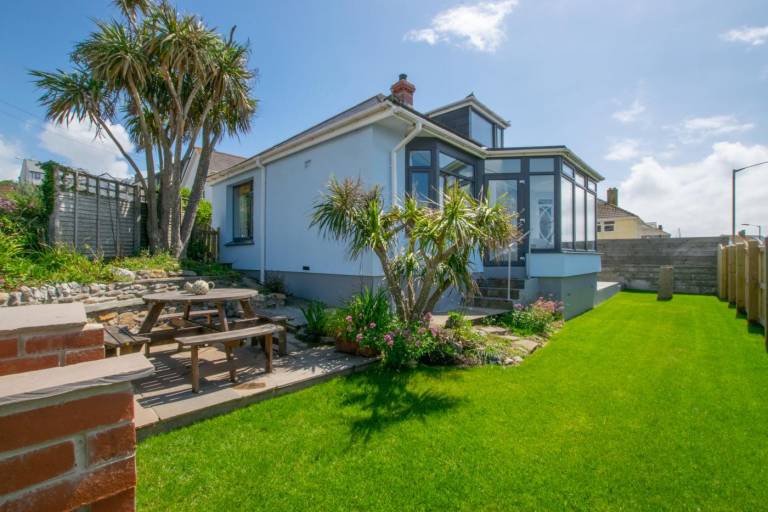 Vacation home with BBQ & garden | Water view — photo 2