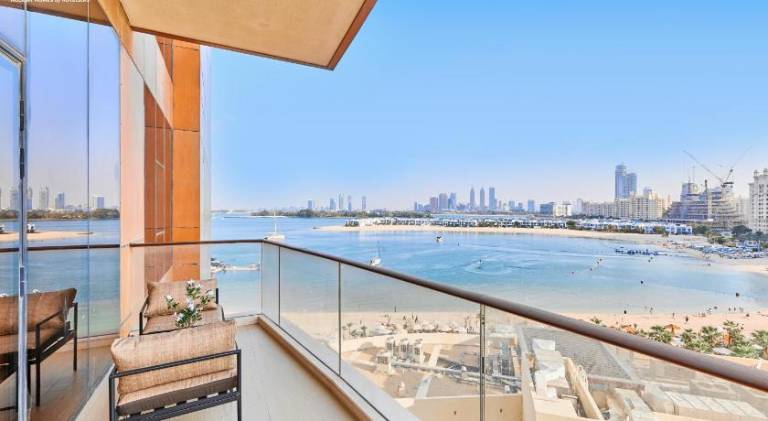 Child-friendly rental apartment with heated pool | Next to Palm Jumeirah | Next to the beach | Pets allowed in Abu Dhabi