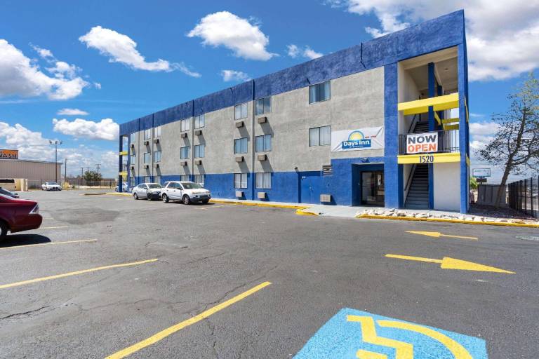 Days Inn by Wyndham Albuquerque I-25 — photo 3