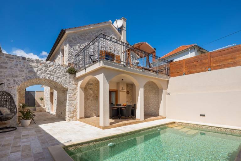 Villa with garden & private pool in Biograd na Moru