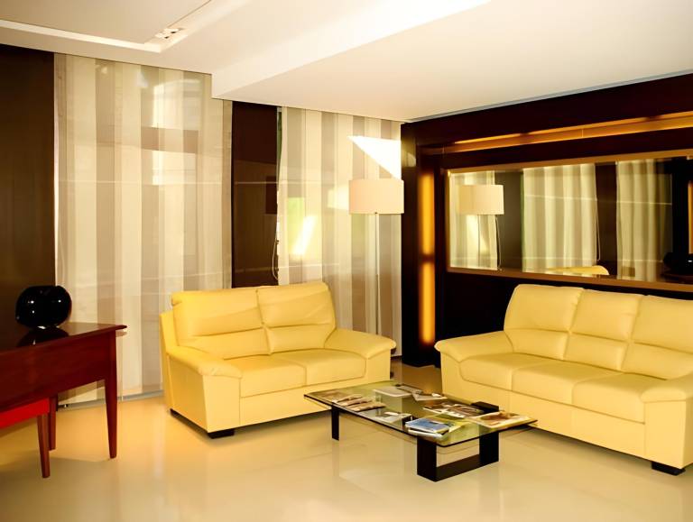 Serviced apartment with patio — photo 2