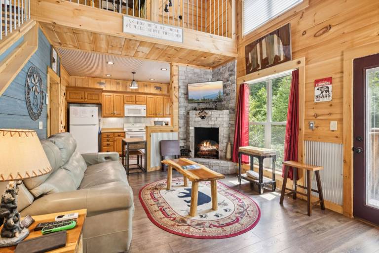 Bearly Hidden: Peaceful Creekside Escape with Hot Tub — photo 4