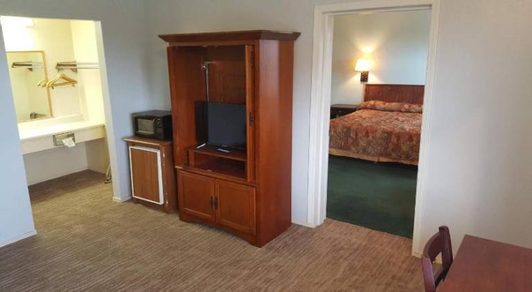 Lake Eufaula Inn & Suites — photo 5