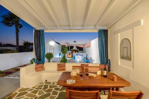 House Naxos