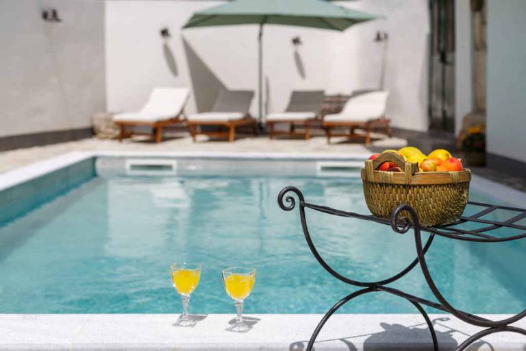 Holiday home with pool and barbecue — photo 3