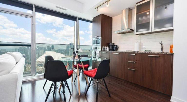 PLUSH Hotel Downtown CN Tower