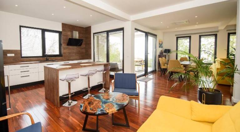 Villa with pool | Pet-friendly — photo 2