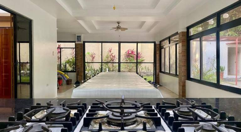Villa with pool — photo 4