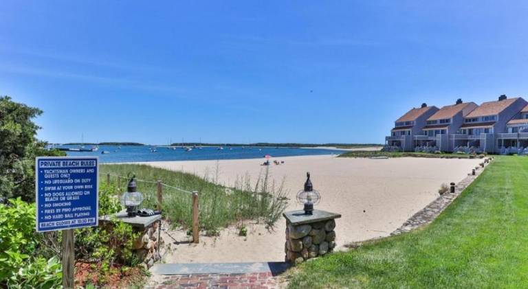 Spacious Oceanfront 3BR Condo with Private Beach in Ideal Hyannis Location — photo 4