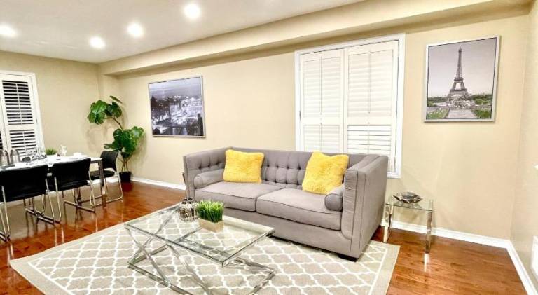 Vacation home | Pets allowed in Richmond Hill, ON