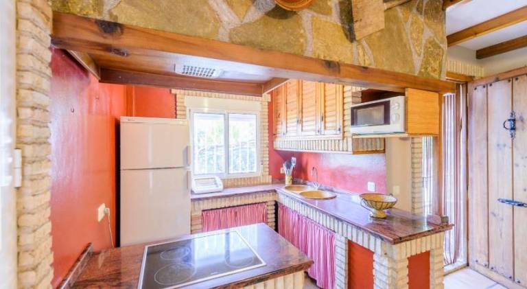 Vacation home with garden, private pool & terrace | Pet-friendly — photo 3