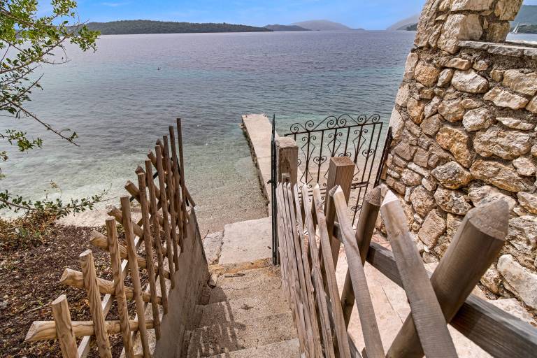House with yard & patio | Sea view — photo 4
