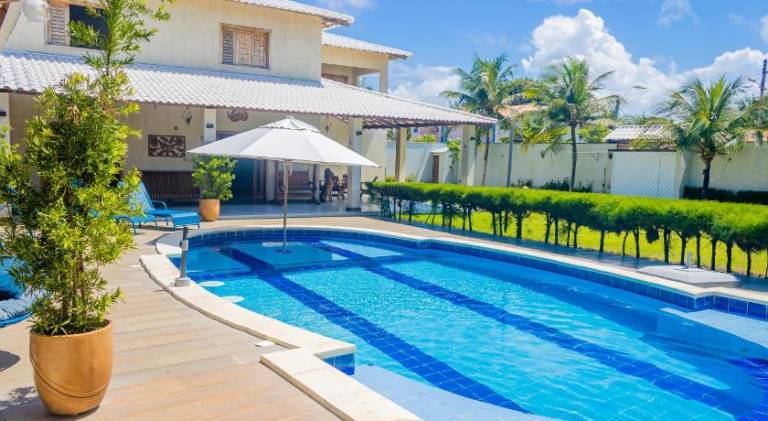 House with pool in Beberibe