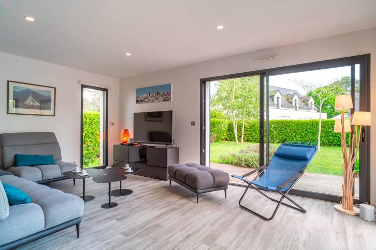 House with barbecue, garden & patio — photo 4