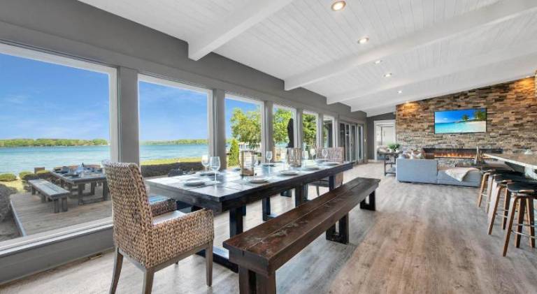 Vacation home with hot tub | Pets allowed — photo 3