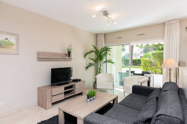 Child-friendly lovely rental apartment with garden & pool | Next to the beach | Pets are welcome — photo 3