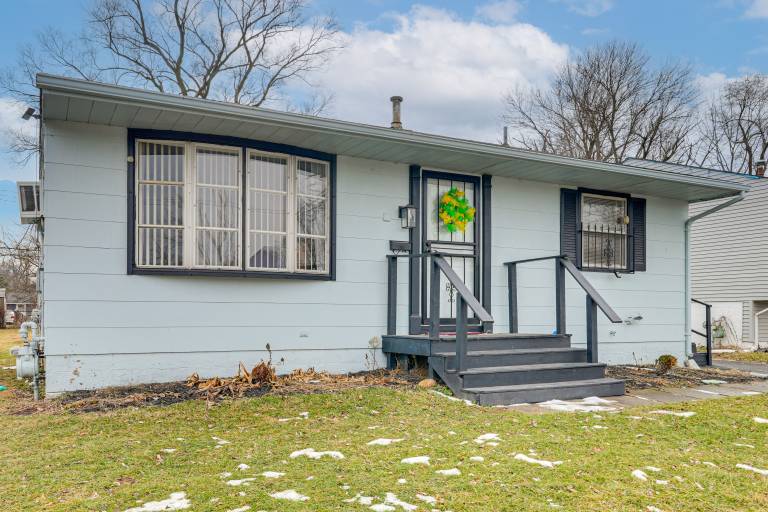 6 Mi to Downtown Columbus: Quiet Home w/ Yard — photo 2