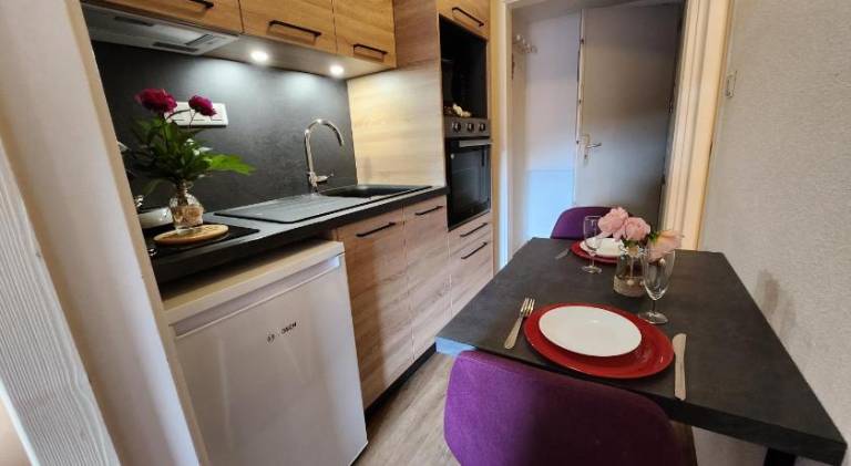 Apartment with jacuzzi — photo 3