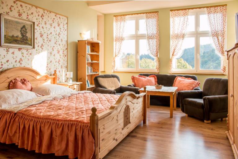 Holiday apartment with terrace | Suitable for remote work | Dogs allowed in Karlovy Vary