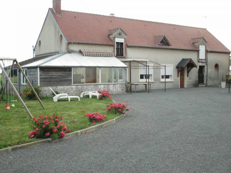 Charming Farmhouse Near Woods & Canal - Ideal for Families, Sleeps 9 — photo 2