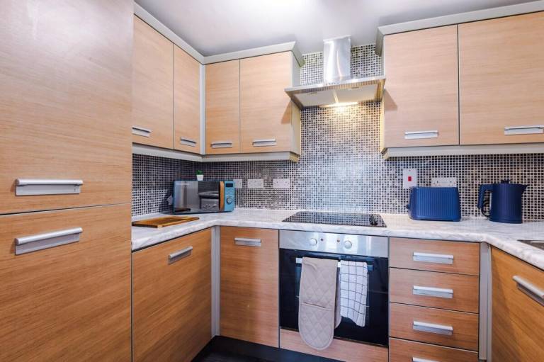 Beautiful vacation home with garden | Near Museum of Science and Industry | Suitable for remote work | Dogs allowed — photo 4