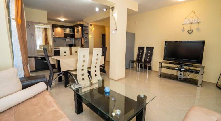 Spacious rental apartment with pool | Next to the beach | Pets allowed — photo 2