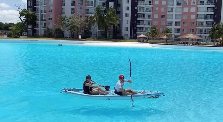 Apartment with pool — photo 5
