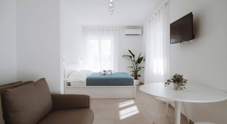 Holiday apartment with terrace, pool & garden — photo 2