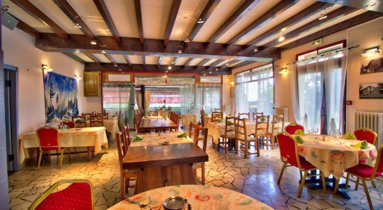 Logis Hotel Restaurant Le Chalet du Mont Roland — photo 3