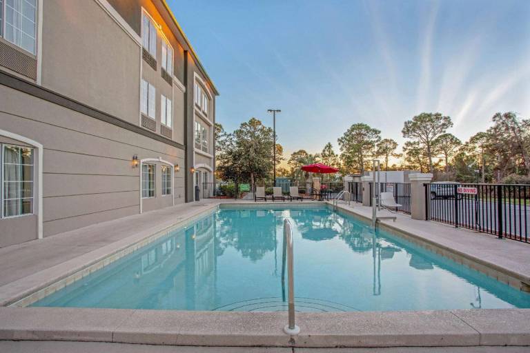 La Quinta Inn & Suites by Wyndham PCB Coastal Palms — photo 2