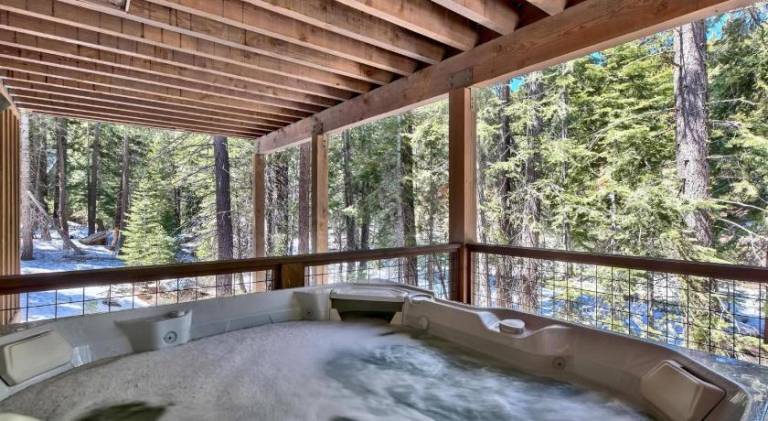 Vacation home with jacuzzi in South Lake Tahoe, CA
