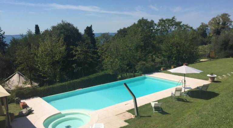 Beautiful villa with pool & jacuzzi | Dogs allowed in Torri del Benaco