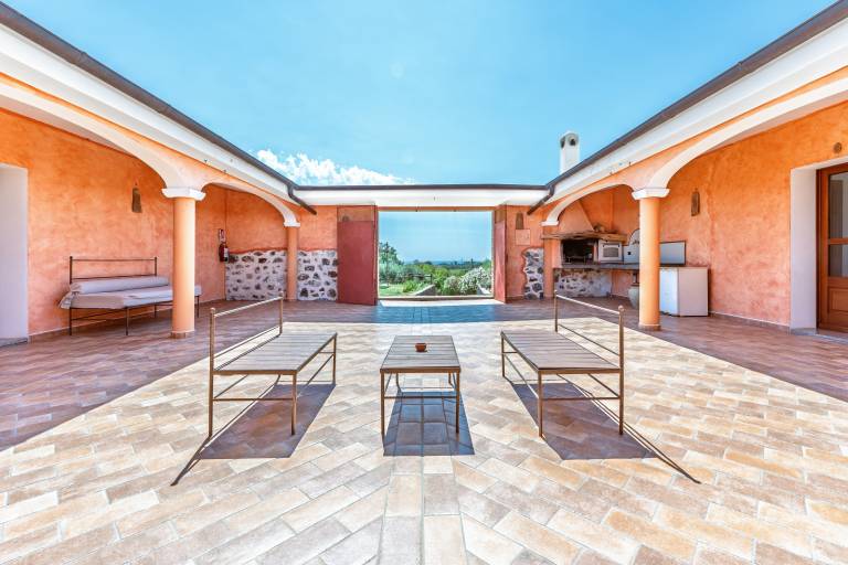 Villa 'Pedduzza' with Sea View, Private Terrace and Wi-Fi in Teo