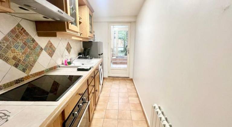 Apartment with garden & terrace — photo 4