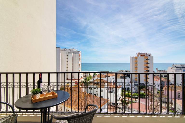 Apartment 'Luxury Beach View - Praia Da Rocha' with Sea View, Wi-Fi and Air Conditioning in Portimão