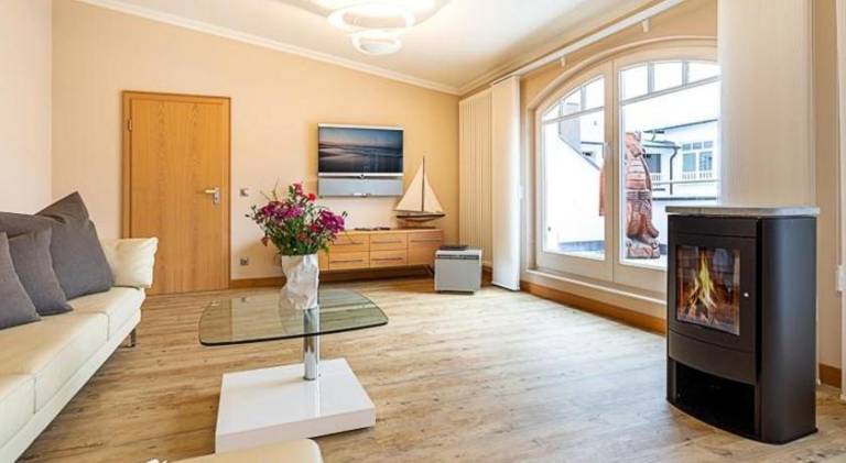 Villa Gudrun - 569 mit eigener Sauna, Dachterrasse, kleiner Meerblick in Sellin