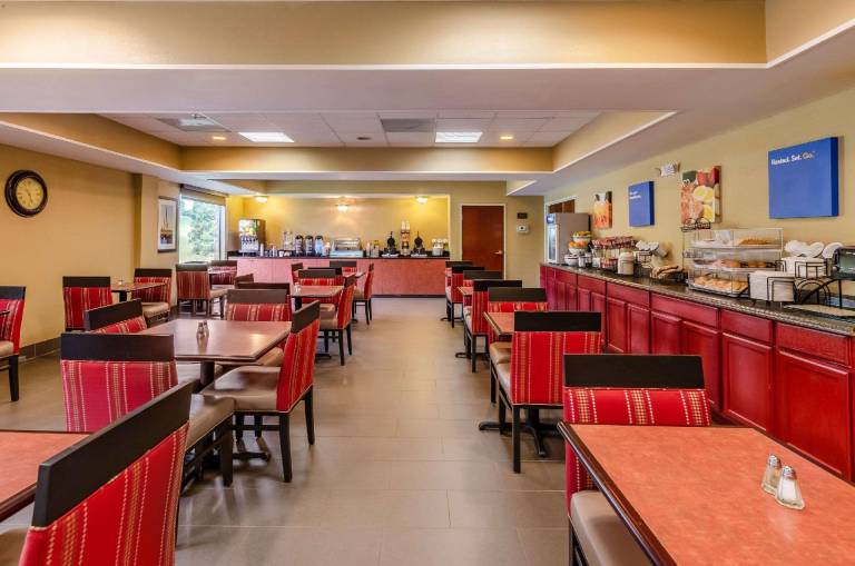 Comfort Inn & Suites — photo 4