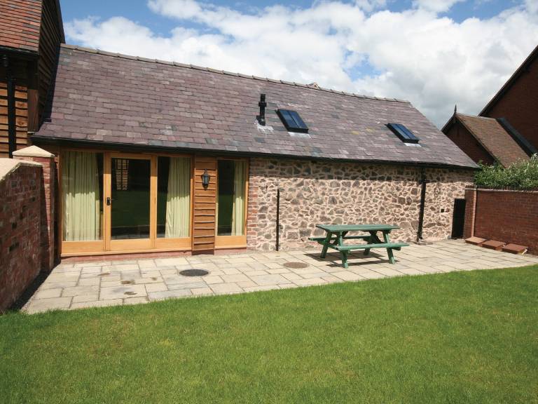 Piglets Place E4300
