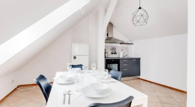 Cozy & Quiet Center Attic with Castle view - vtuB — photo 4
